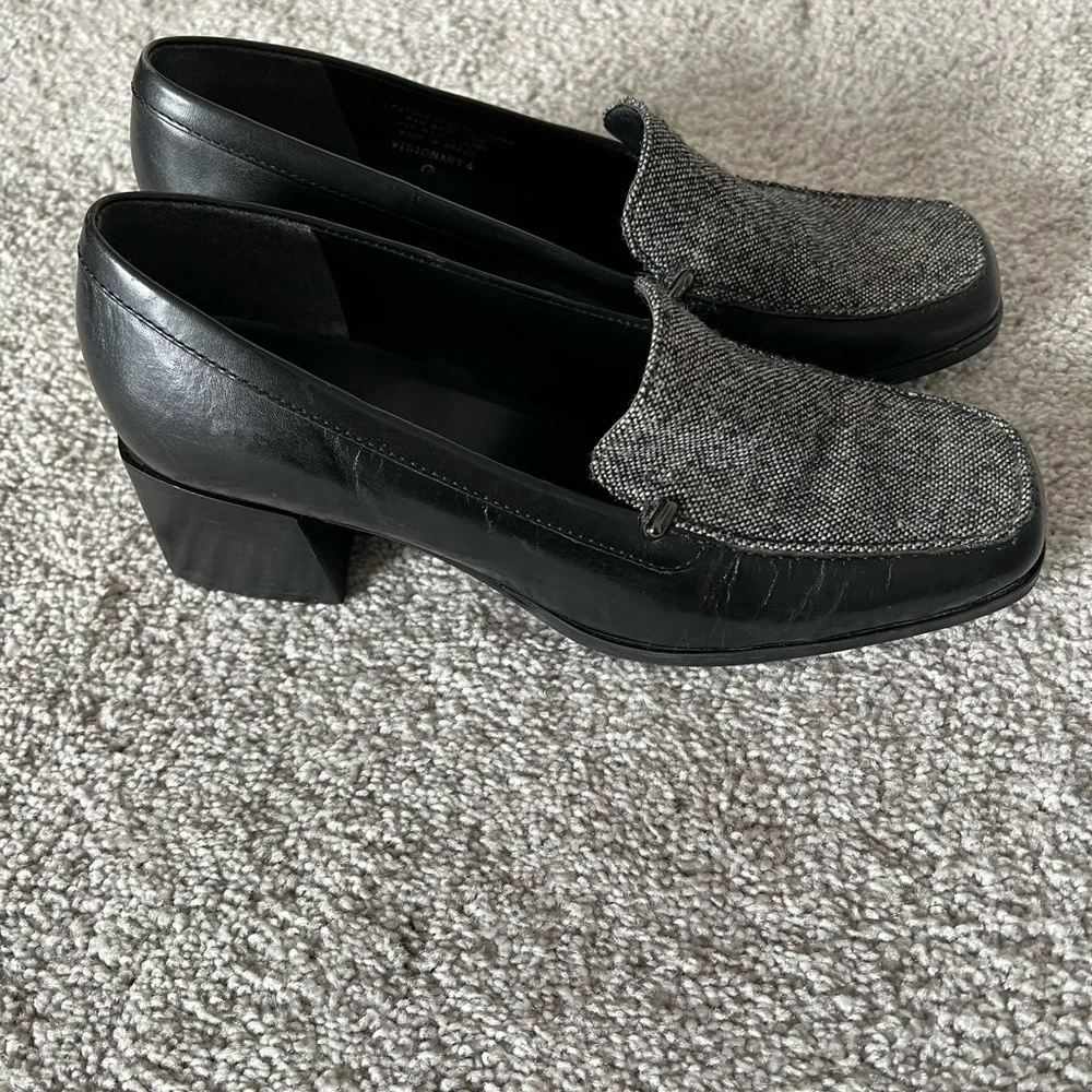 Bandolino Black and Gray Loafers size 6.5 EUC